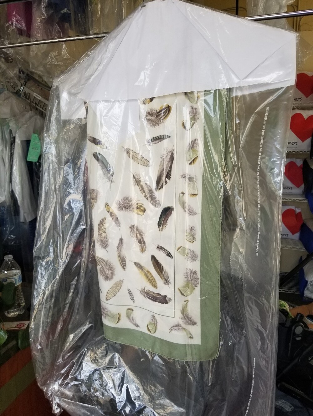 VINTAGE Hermes ‘Les Plumes’ Silk Carre 90 - Picture 10 of 10
